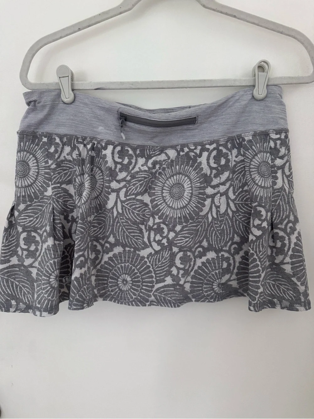 lululemon athletica Gray Floral Skater Skort M (8)